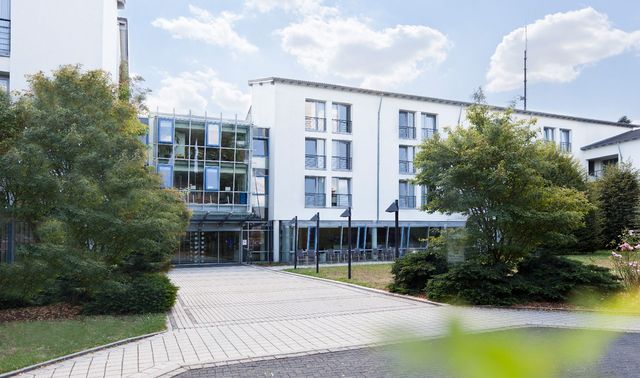 Das Bild zeigt die Niederrhein Klinik von außen.