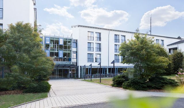 Das Bild zeigt die Niederrhein Klinik von außen.