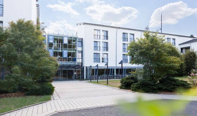 Das Bild zeigt die Niederrhein Klinik von außen.