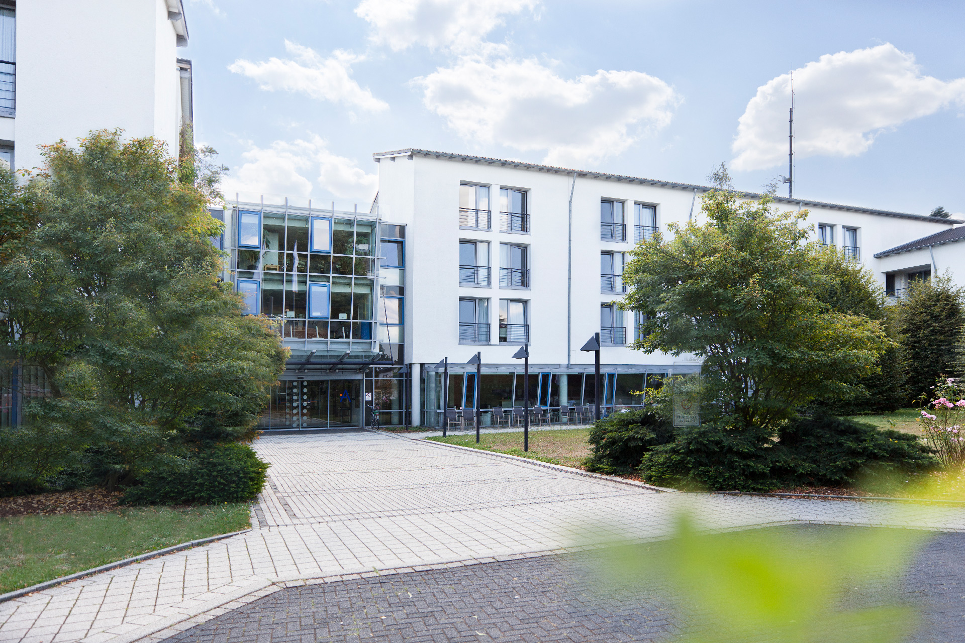 Das Bild zeigt die Niederrhein Klinik von außen.